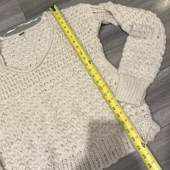 Free People cream over size chinky knit sweater. - Picture 9 of 9